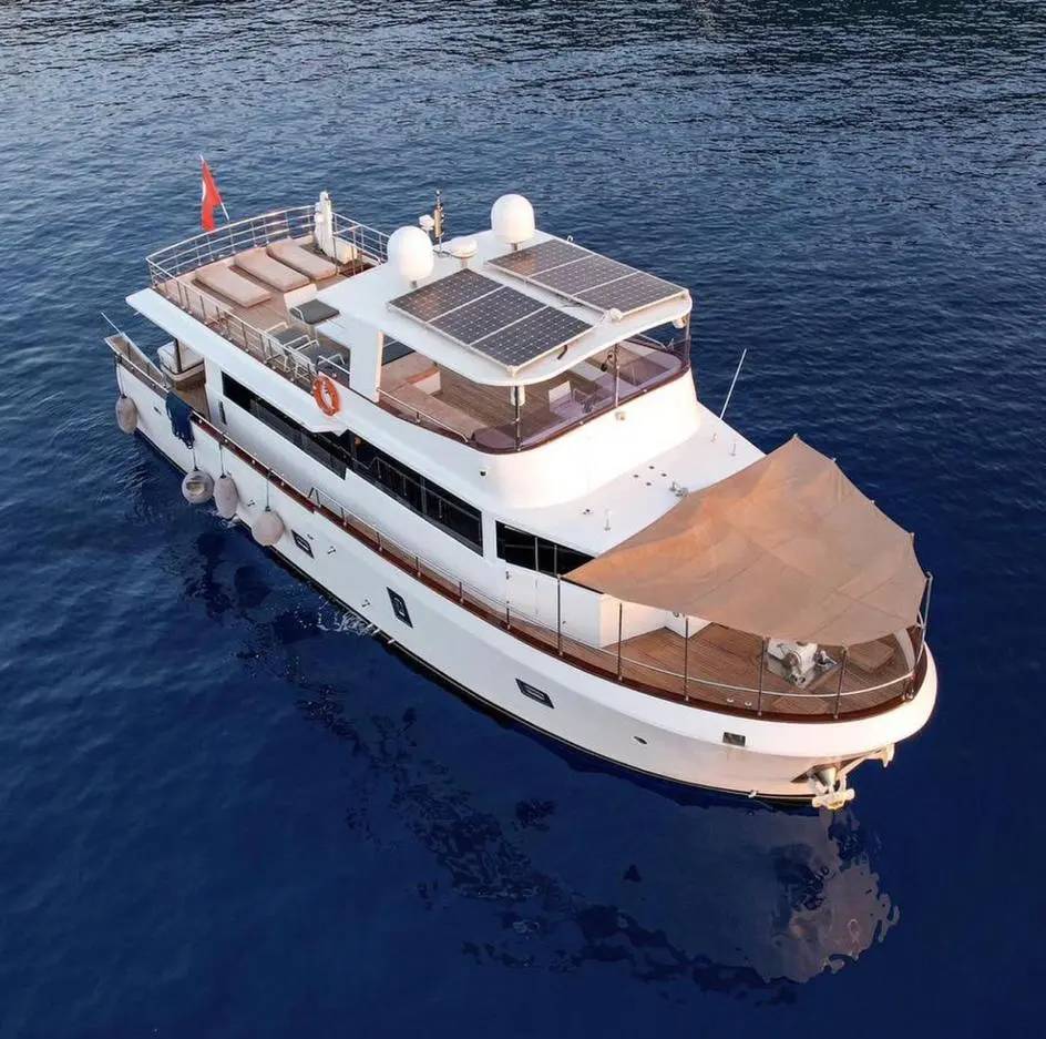 Calypso, Motoryat