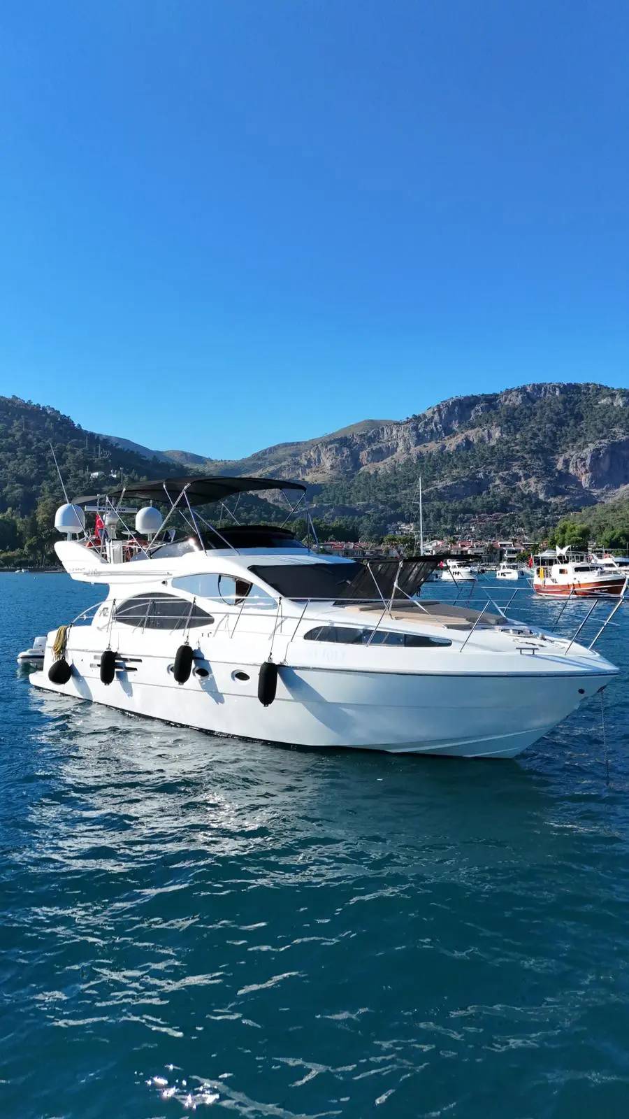 Azimut 46, Motoryat