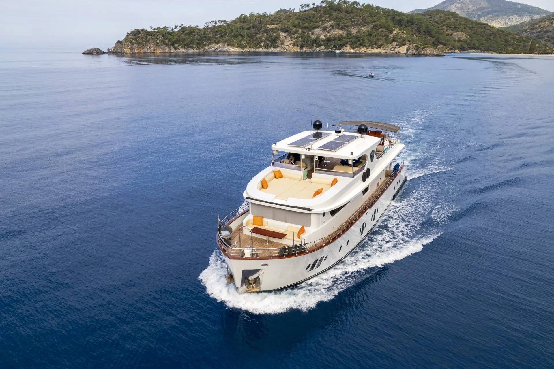 Aegaeon, Trawler